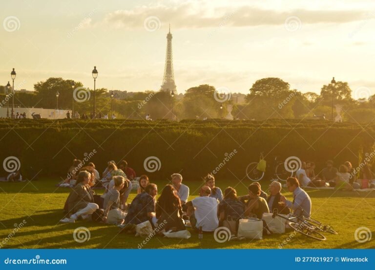 Dónde encontrar grupos de solteros para salir y socializar