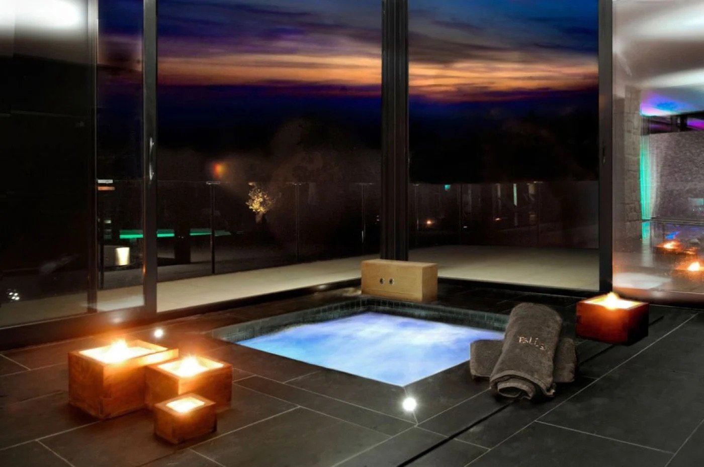 jacuzzi romantico en paisaje catalan