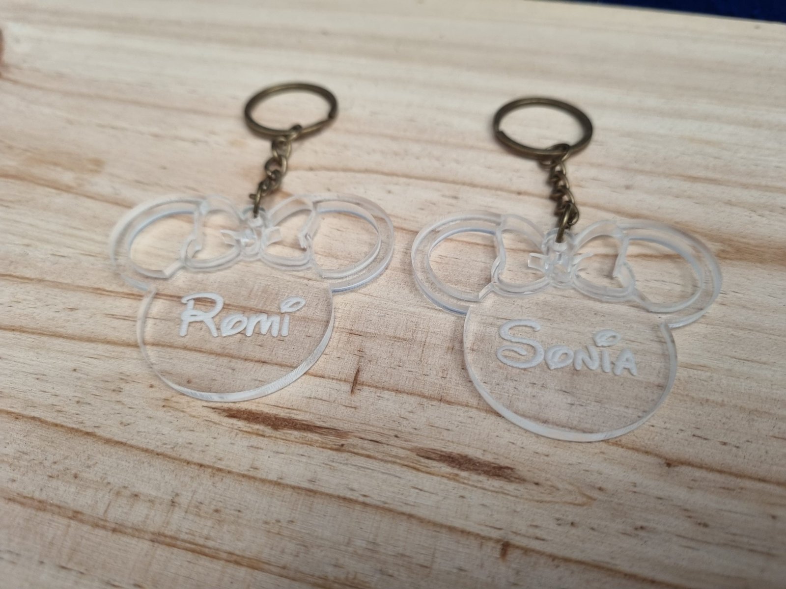 llaveros personalizados en una tienda