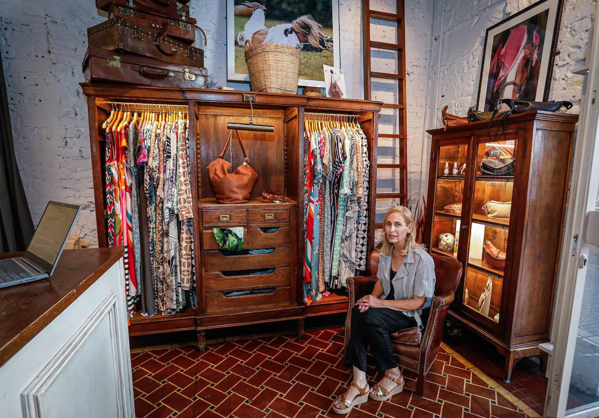 maletas coloridas en una tienda de bilbao