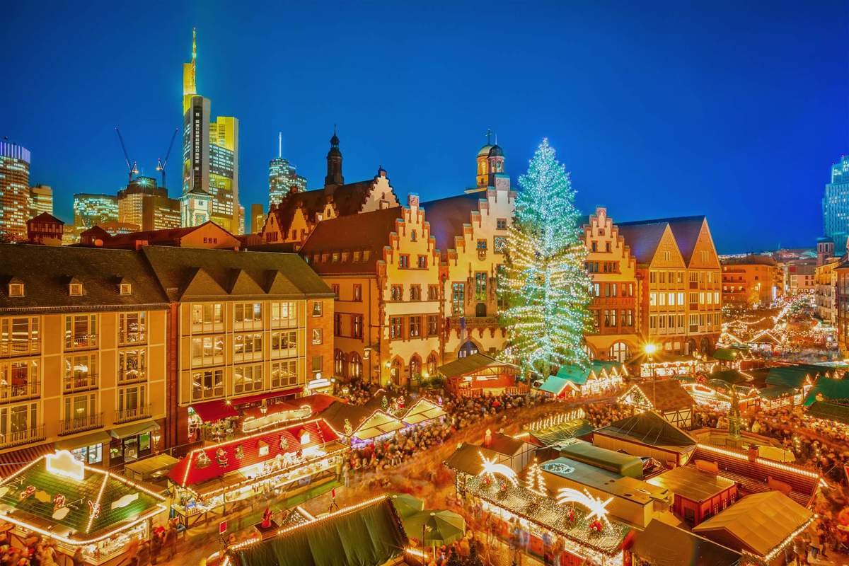 mercadillo navideno en una plaza alemana