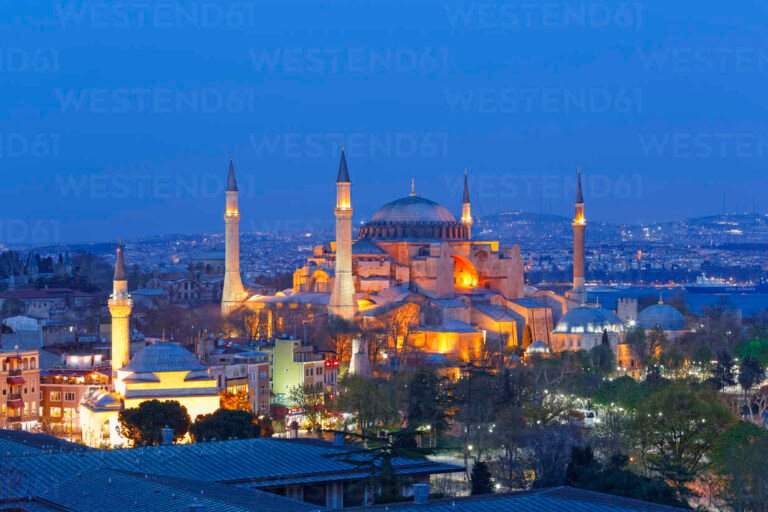 Cuáles son las diferencias entre la Mezquita Azul y Santa Sofía