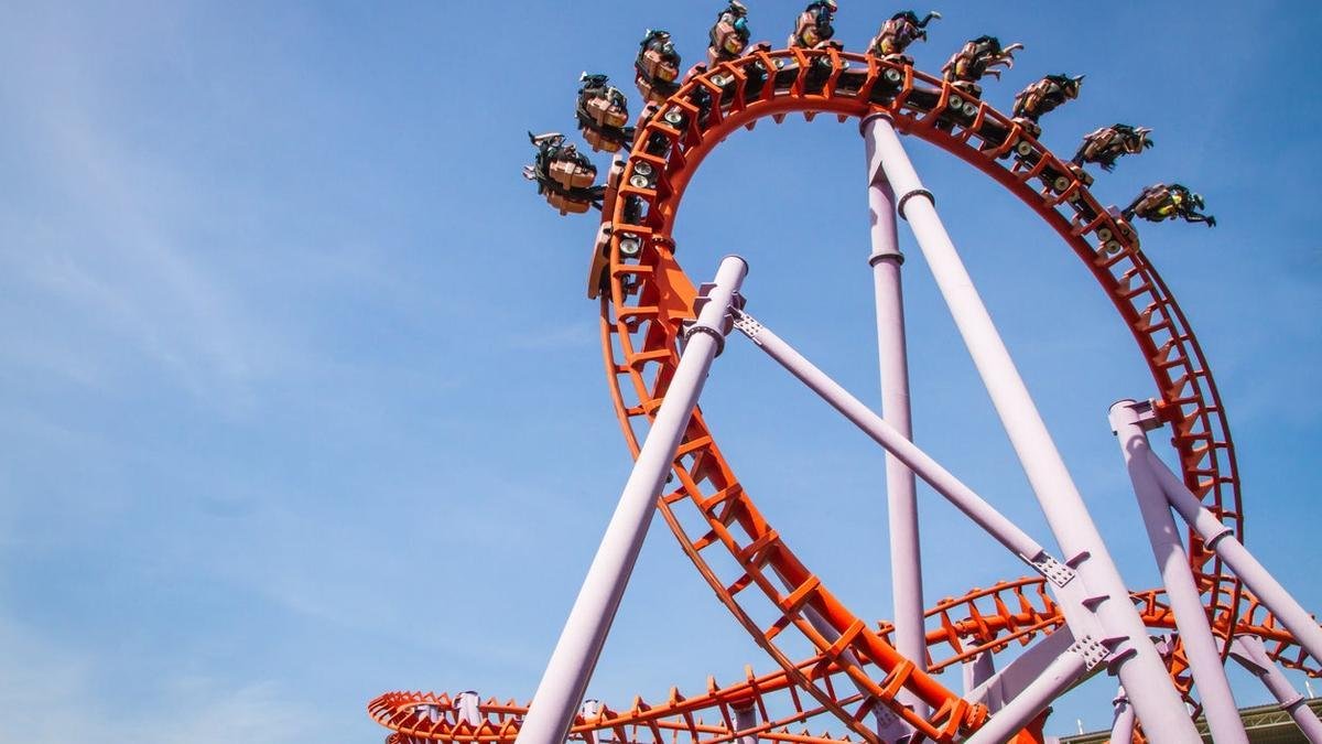 montanas rusas y atracciones de parque