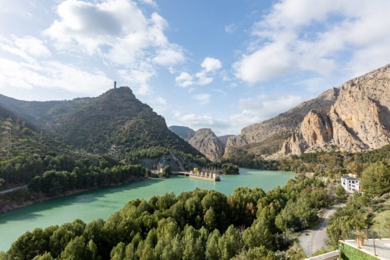 Dónde encontrar alojamiento cerca del Caminito del Rey