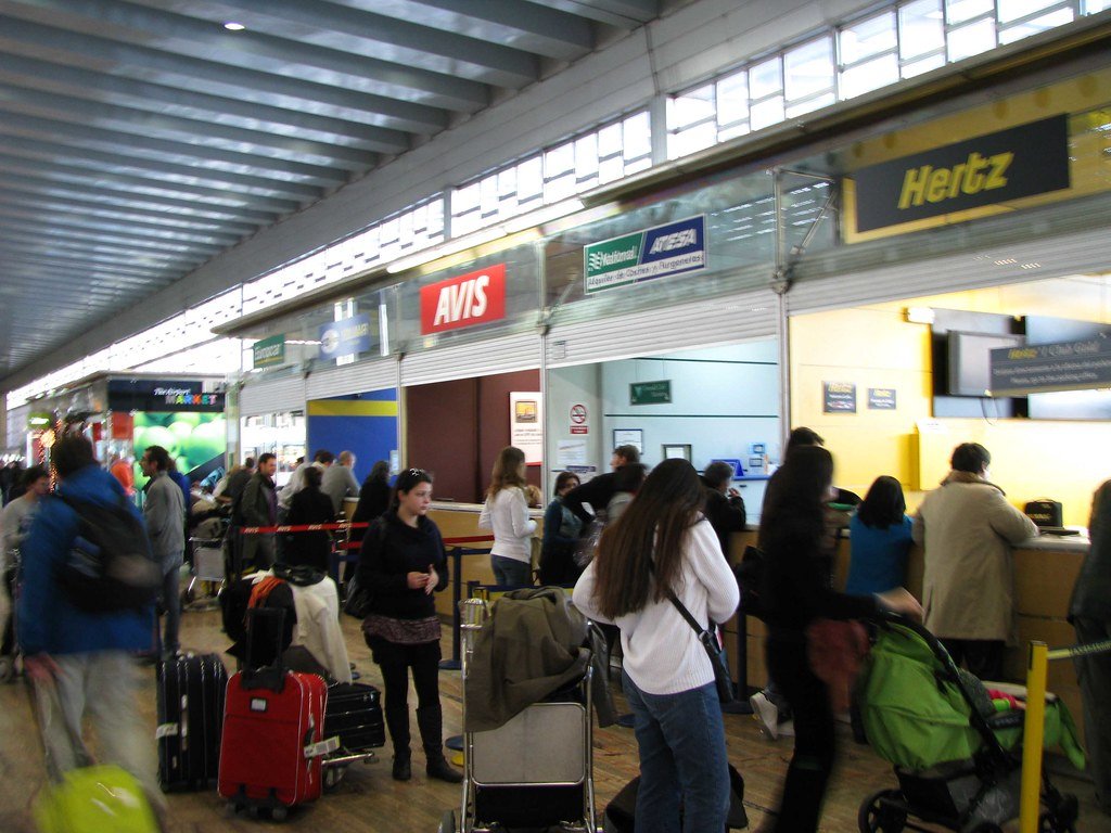 oficina de alquiler de coches en aeropuerto 1