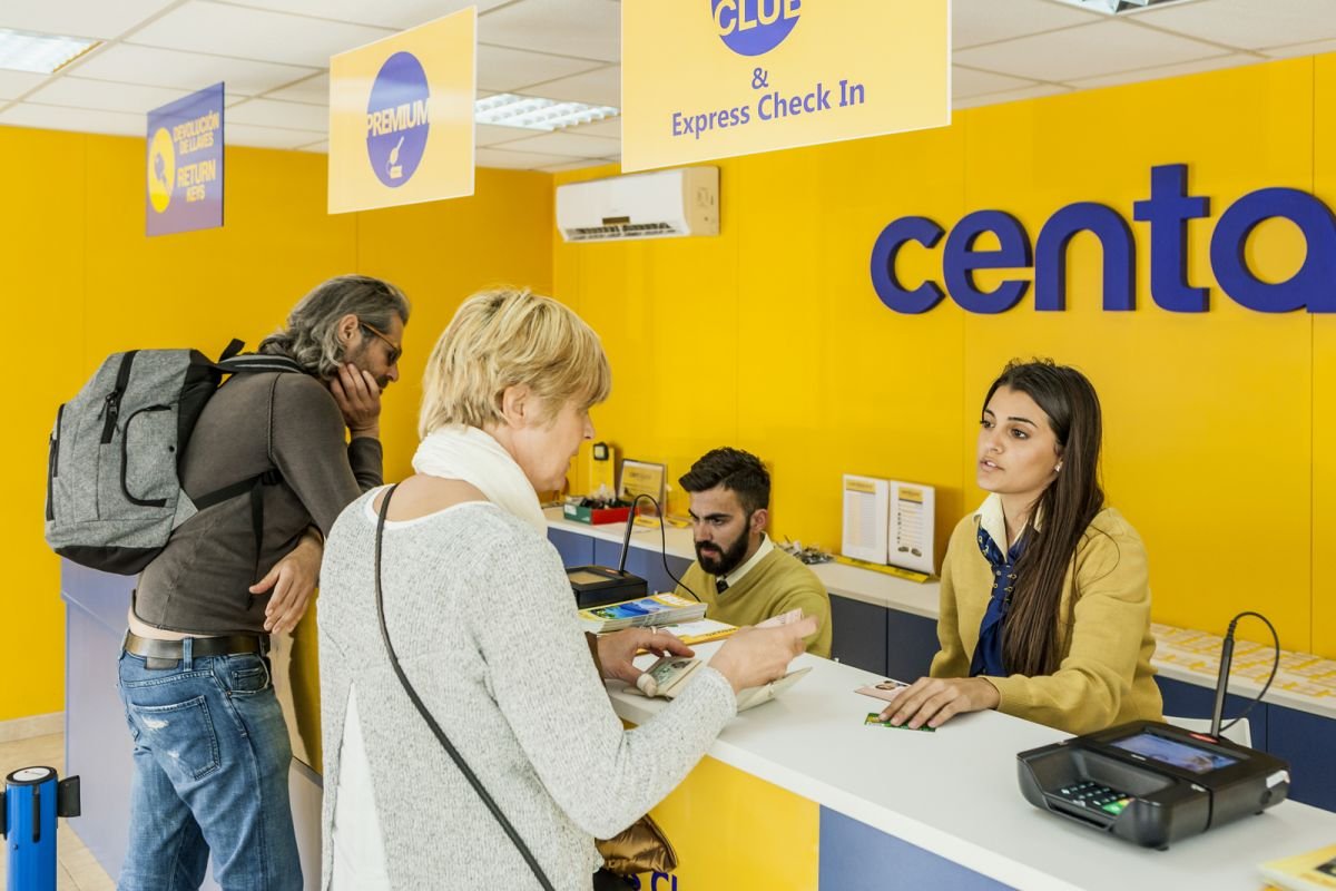 oficina de alquiler de coches en estacion