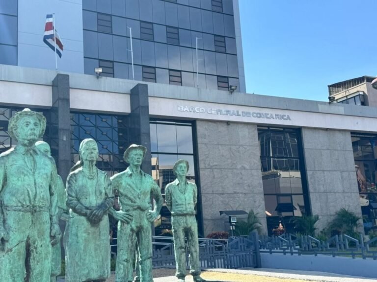 Dónde puedo cambiar euros a colones en Costa Rica