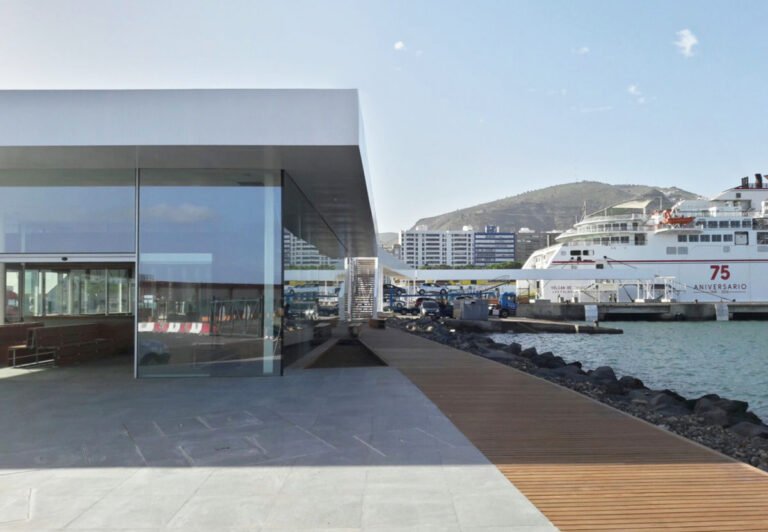 Dónde se encuentra la oficina de Naviera Armas en Los Cristianos