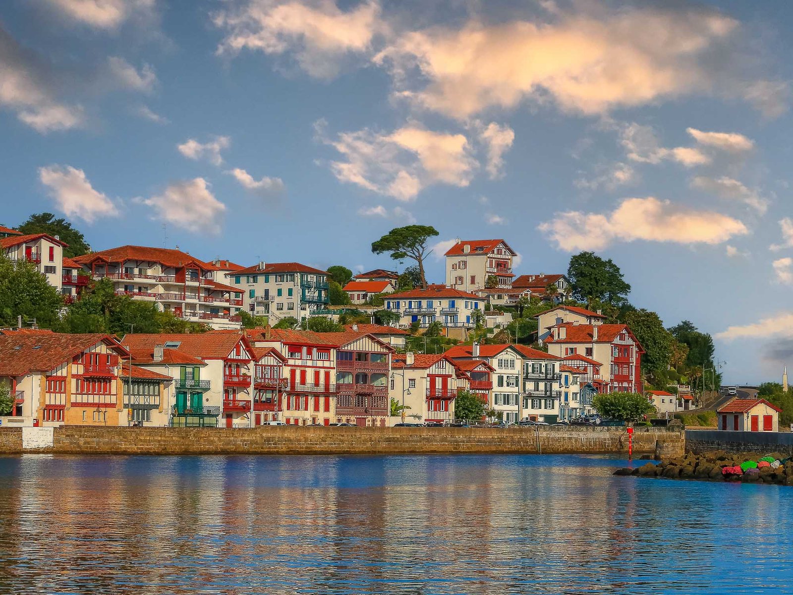 paisaje costero del pais vasco frances