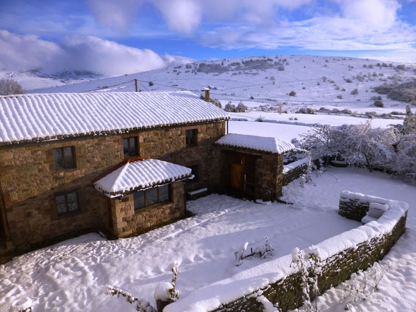 paisaje de casas rurales en la hornera