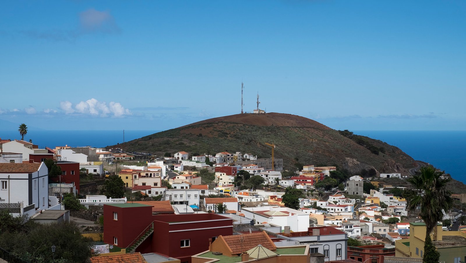 paisaje de el hierro con casas tipicas