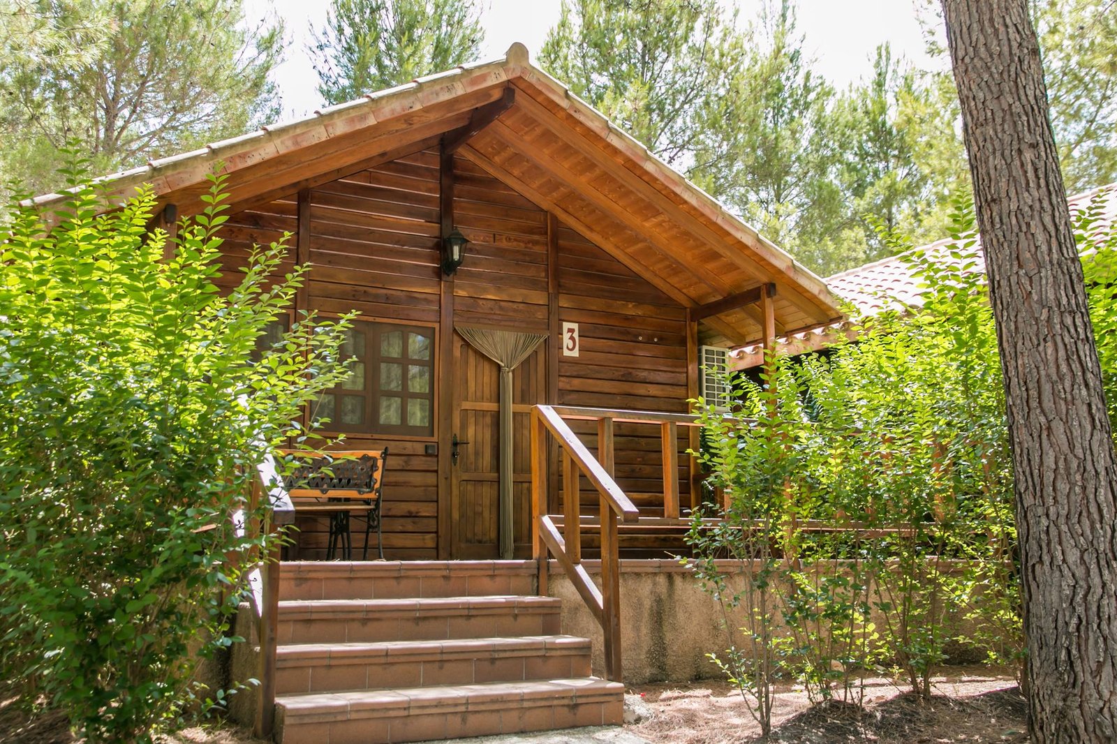 paisaje del valle del cabriel con casas rurales