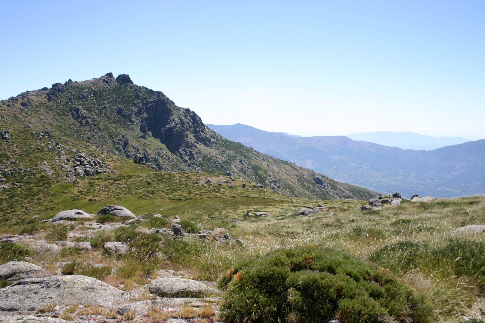 paisaje montanoso de navarredonda de gredos