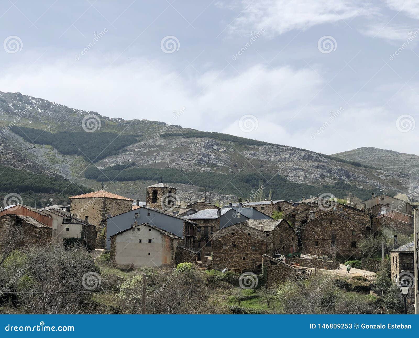 paisaje montanoso de valverde de los arroyos