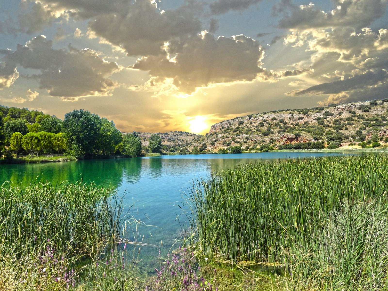 paisaje natural de ruidera en primavera