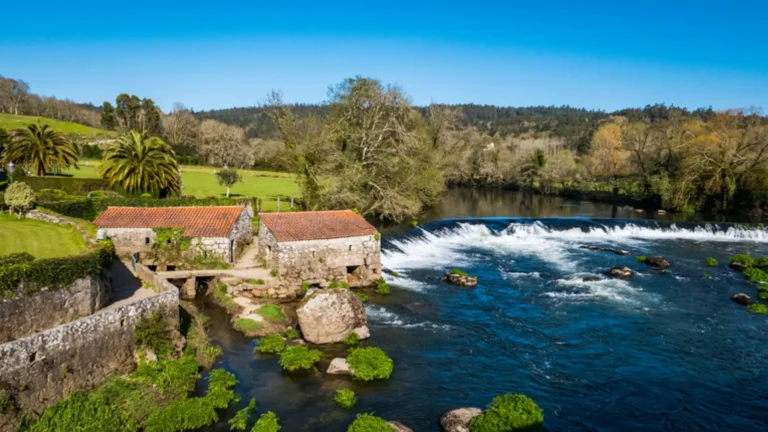 Qué lugares visitar cerca de Santiago de Compostela