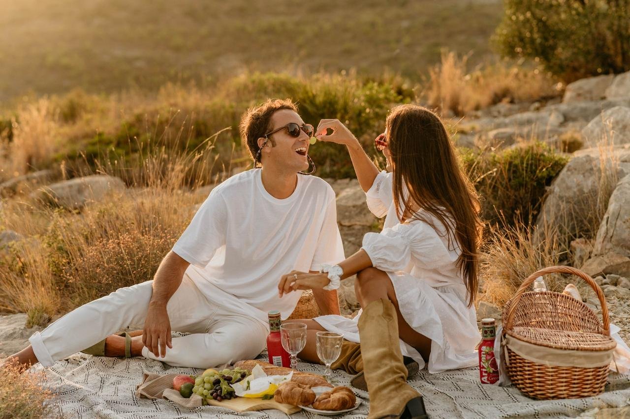 pareja disfrutando de una experiencia juntos