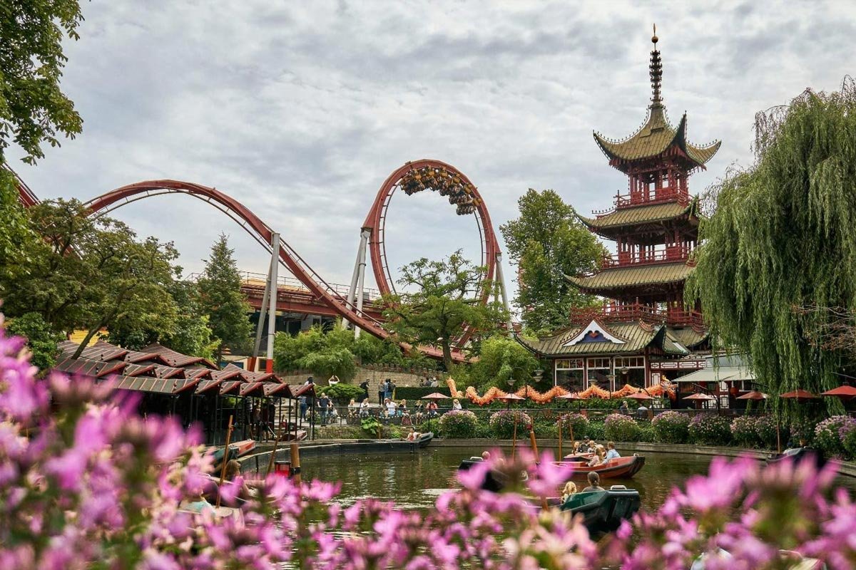 parque tivoli de copenhague en primavera