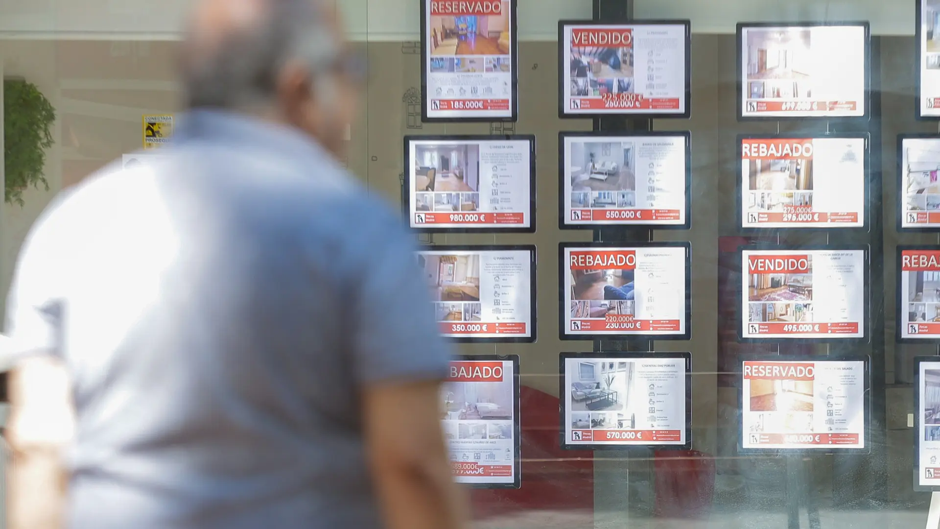 piso embargado con cartel de venta