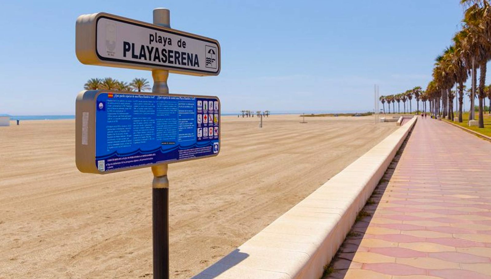playa de arena fina en roquetas de mar