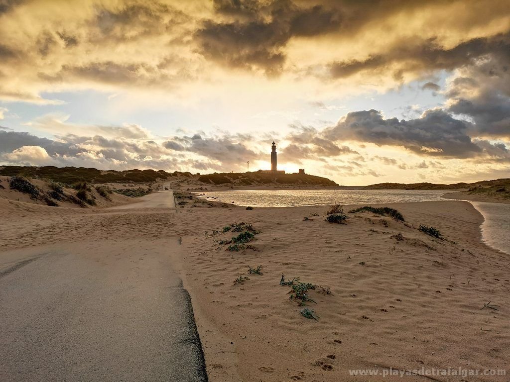 playa de canos de meca al atardecer