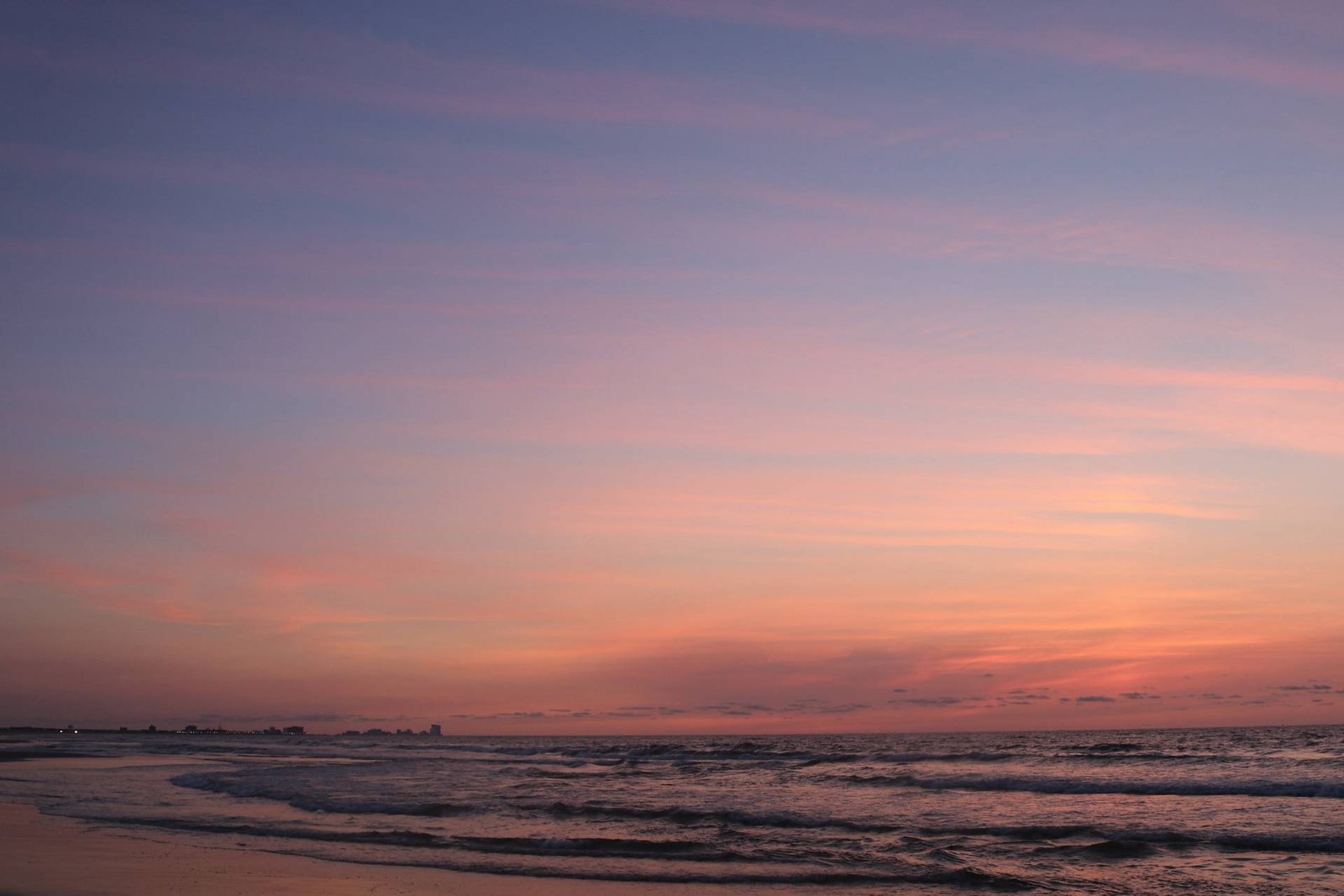 playa de muro al atardecer