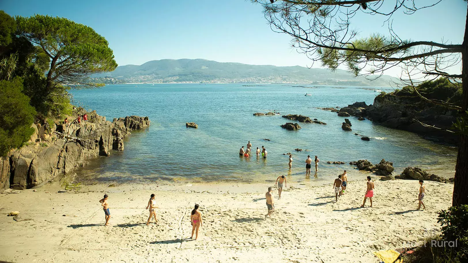 playa de nigran en verano