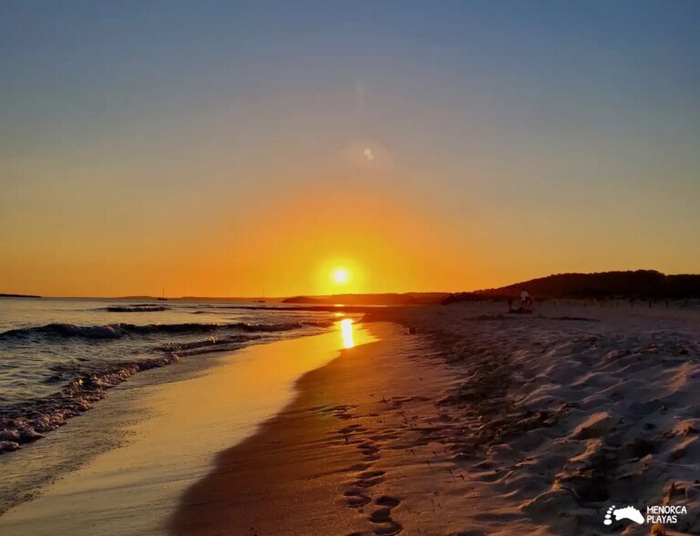 Dónde se encuentra la playa de Son Bou en Menorca
