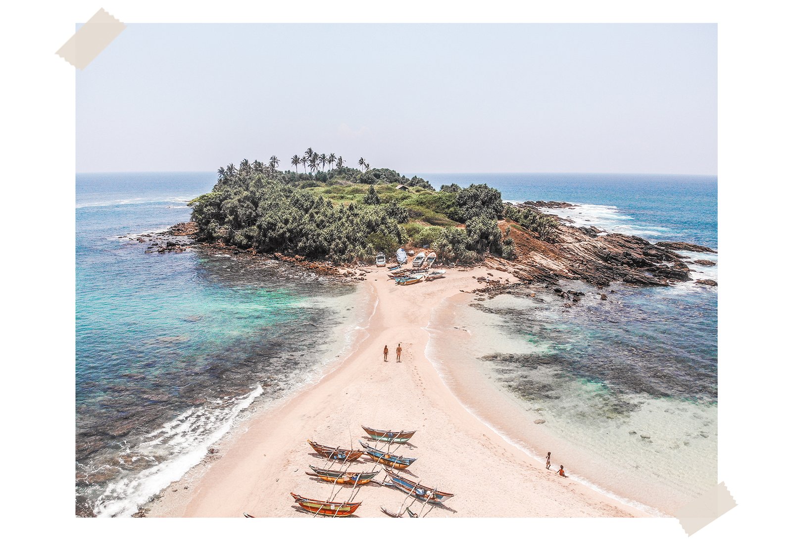 playa paradisiaca en sri lanka con palmeras