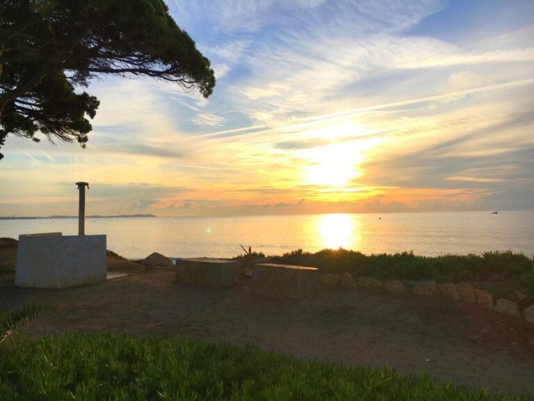 Dónde encontrar camping en playa y fiesta en Cambrils