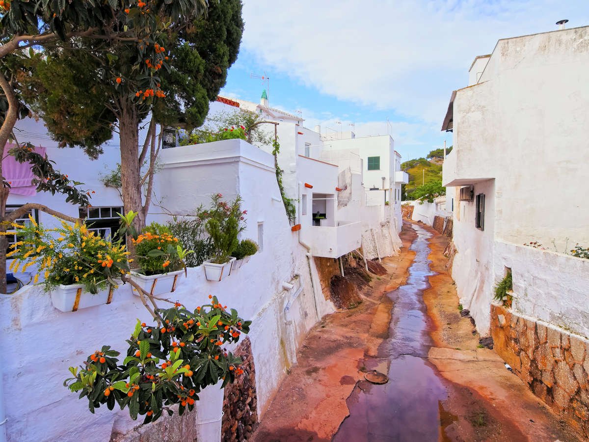 pueblo pintoresco de es mercadal menorca