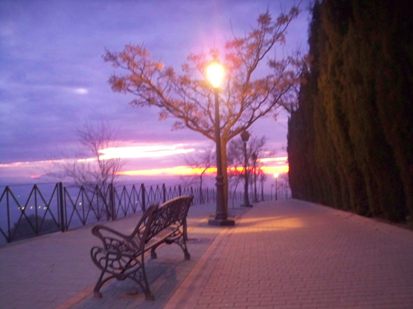 puerta de la luna en baeza al atardecer scaled