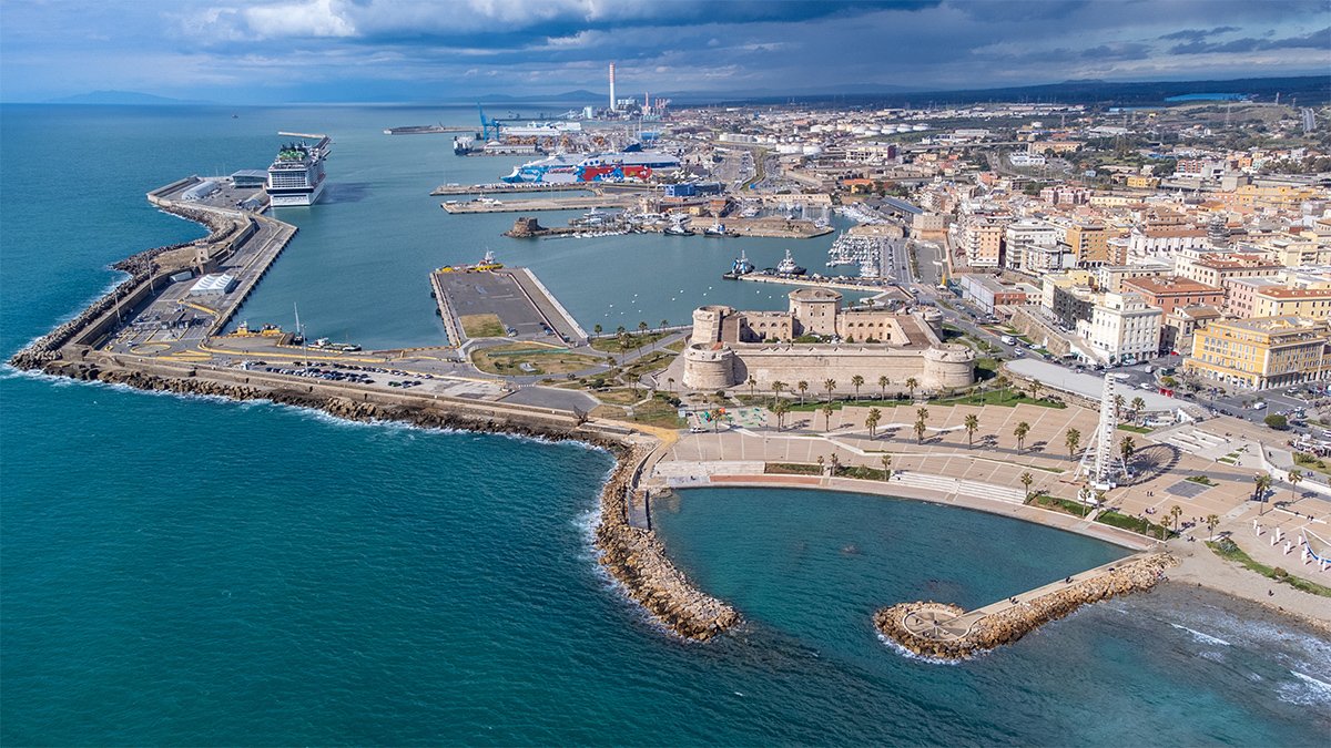 puerto de civitavecchia con cruceros