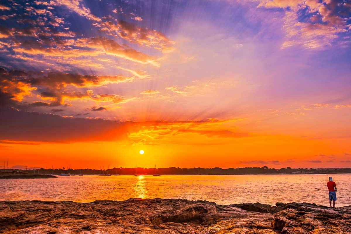 puerto de colonia sant jordi al atardecer