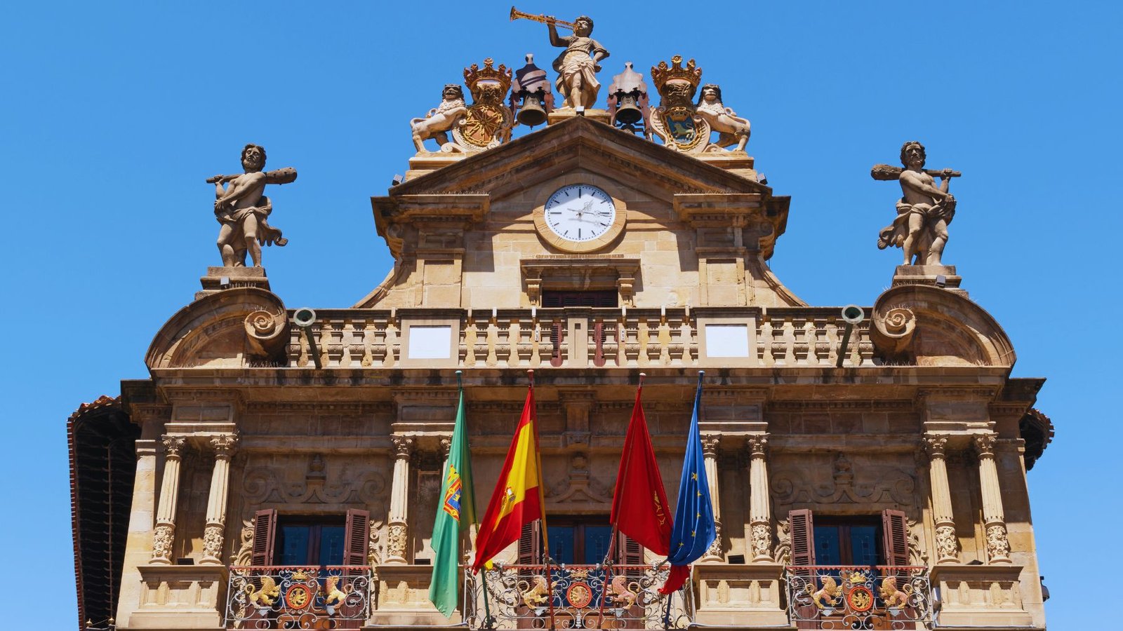 reloj marcando horarios festivos en sevilla