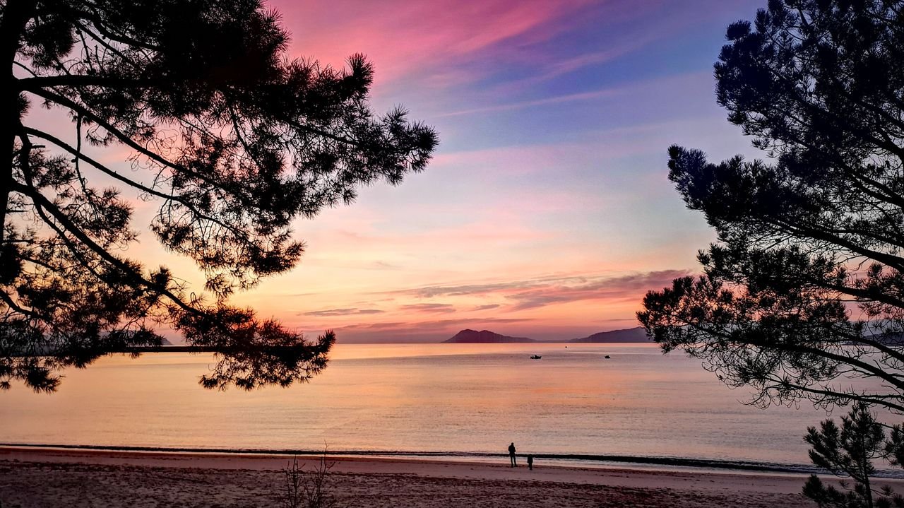 ria de muros y noia al atardecer