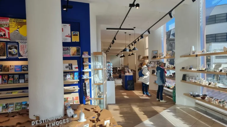 Dónde encontrar taquillas para guardar maletas en Madrid