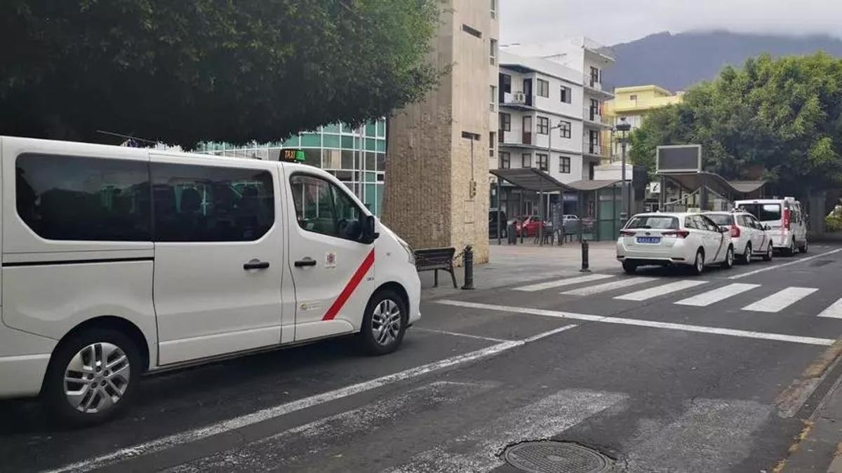 taxi en la calle de los llanos