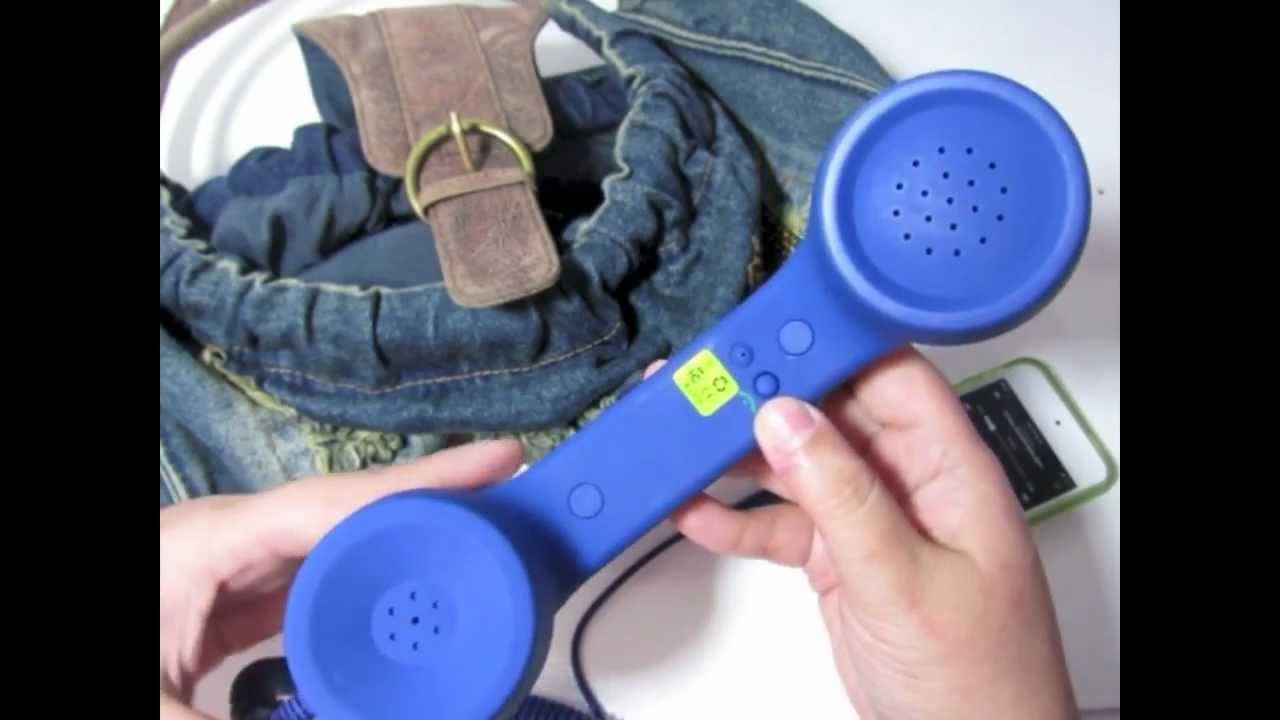 telefono antiguo con auricular en mano