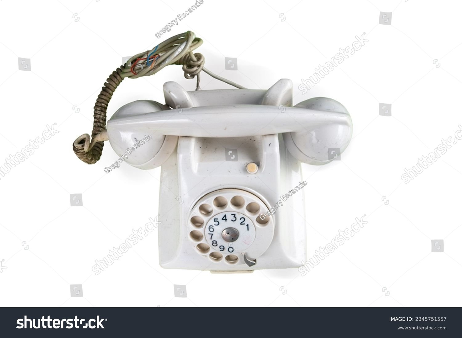 telefono antiguo sobre un fondo neutro 1