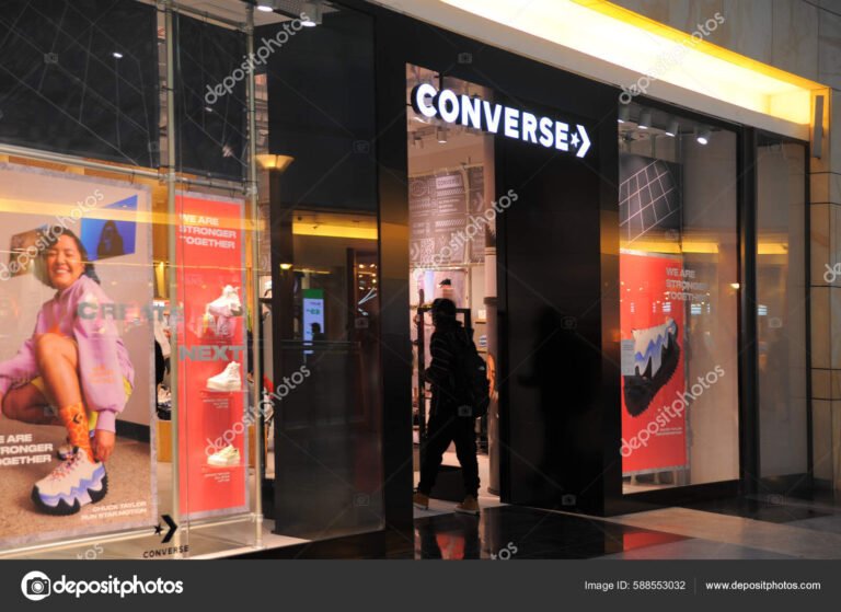 Dónde encontrar la tienda Converse en Plaza Mayor Málaga