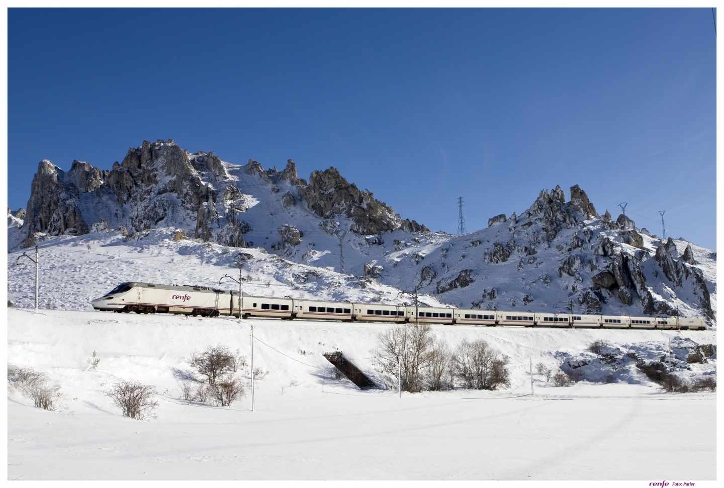 tren alvia en paisaje espanol
