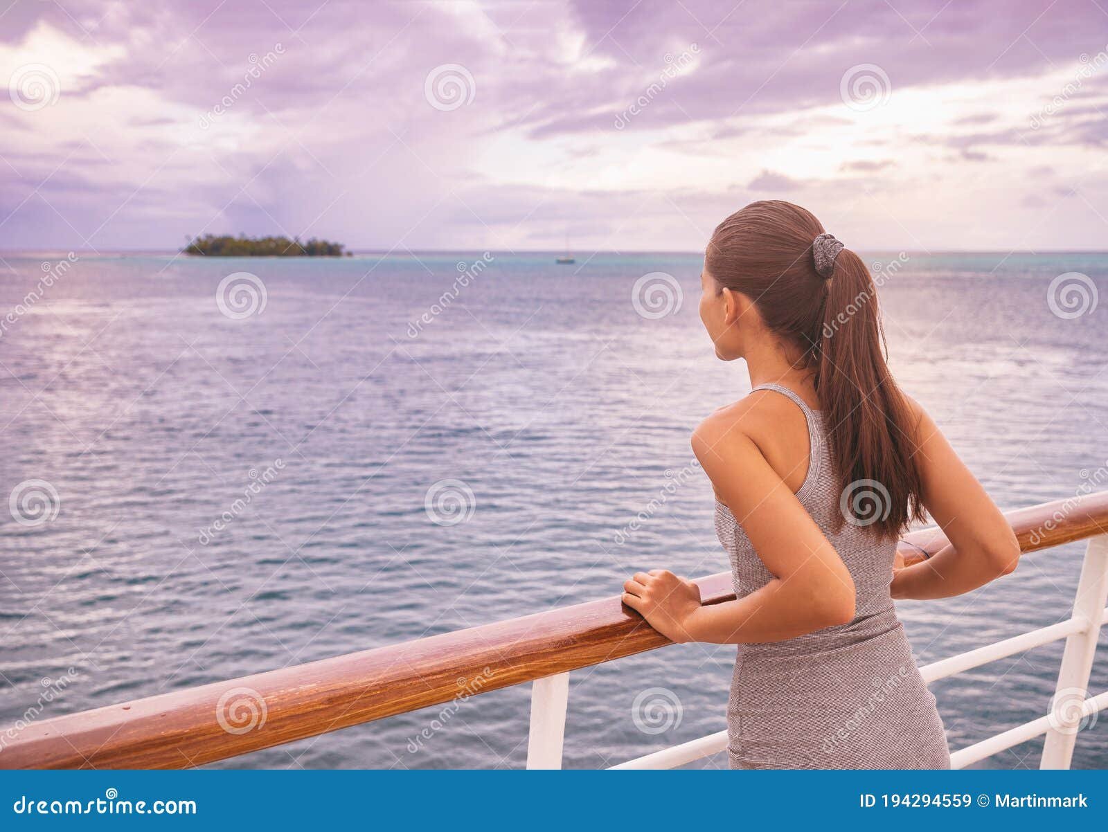 turista disfrutando de un paisaje