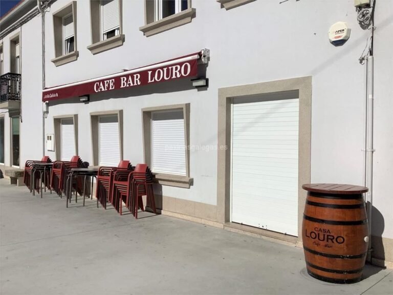 Dónde se encuentra el restaurante Louro en el Centro Galego