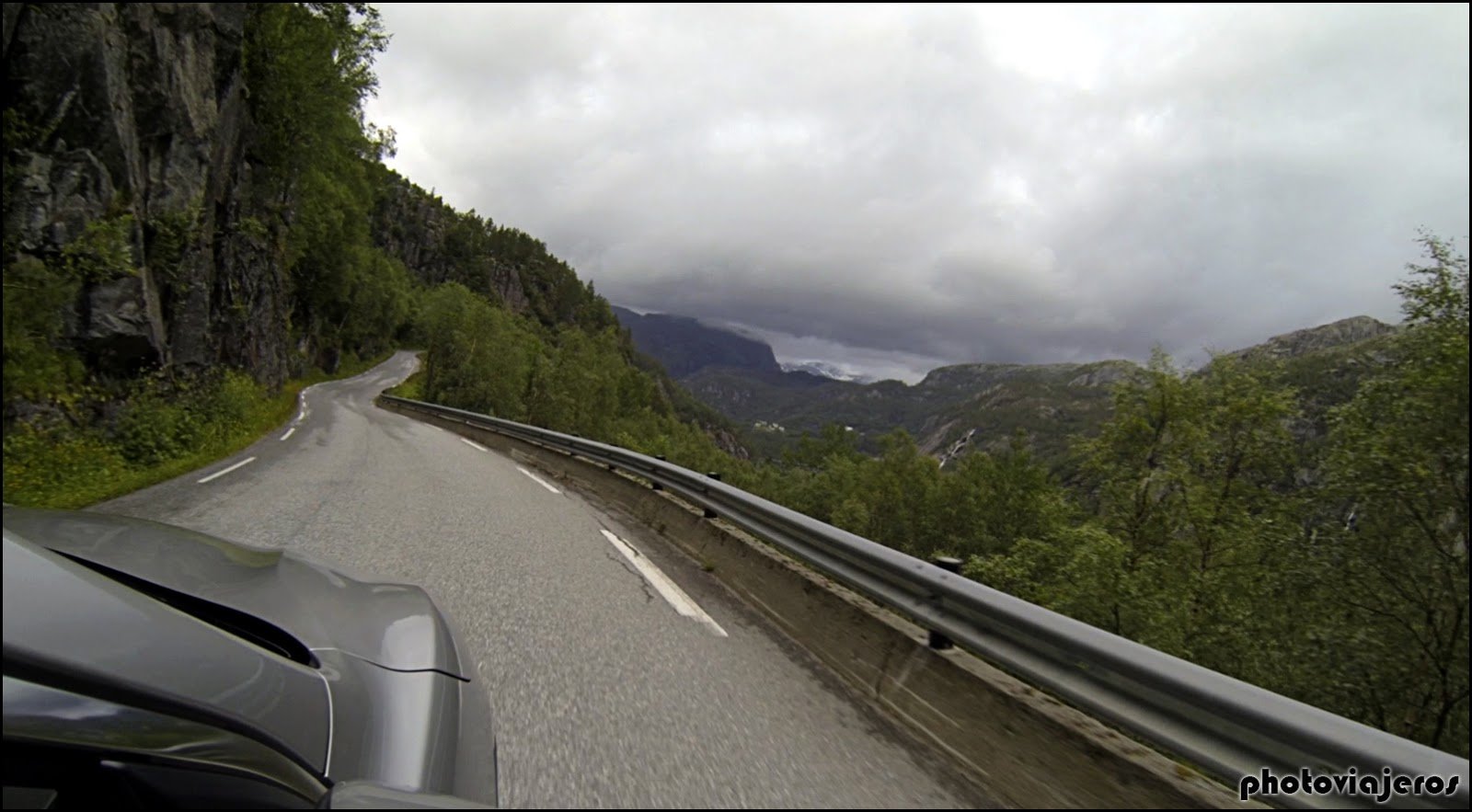 viaje en coche por carretera escenica