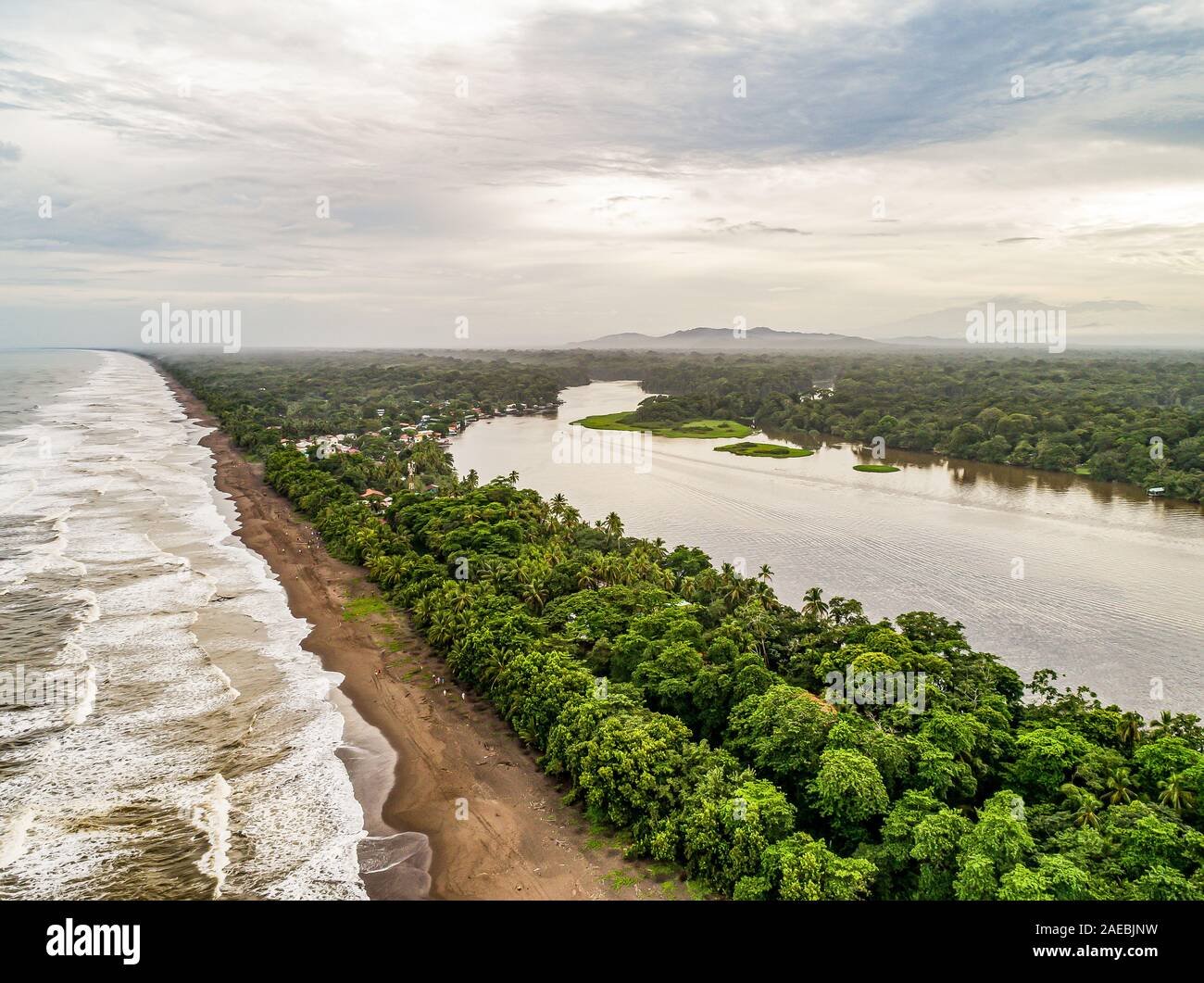vista aerea de tortuguero costa rica