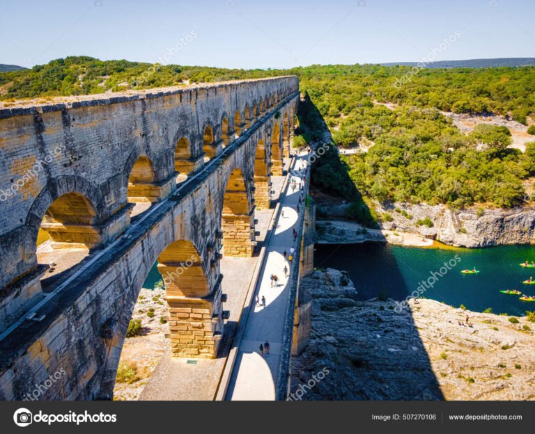 Dónde se encuentra el famoso Puente del Gard en Nîmes