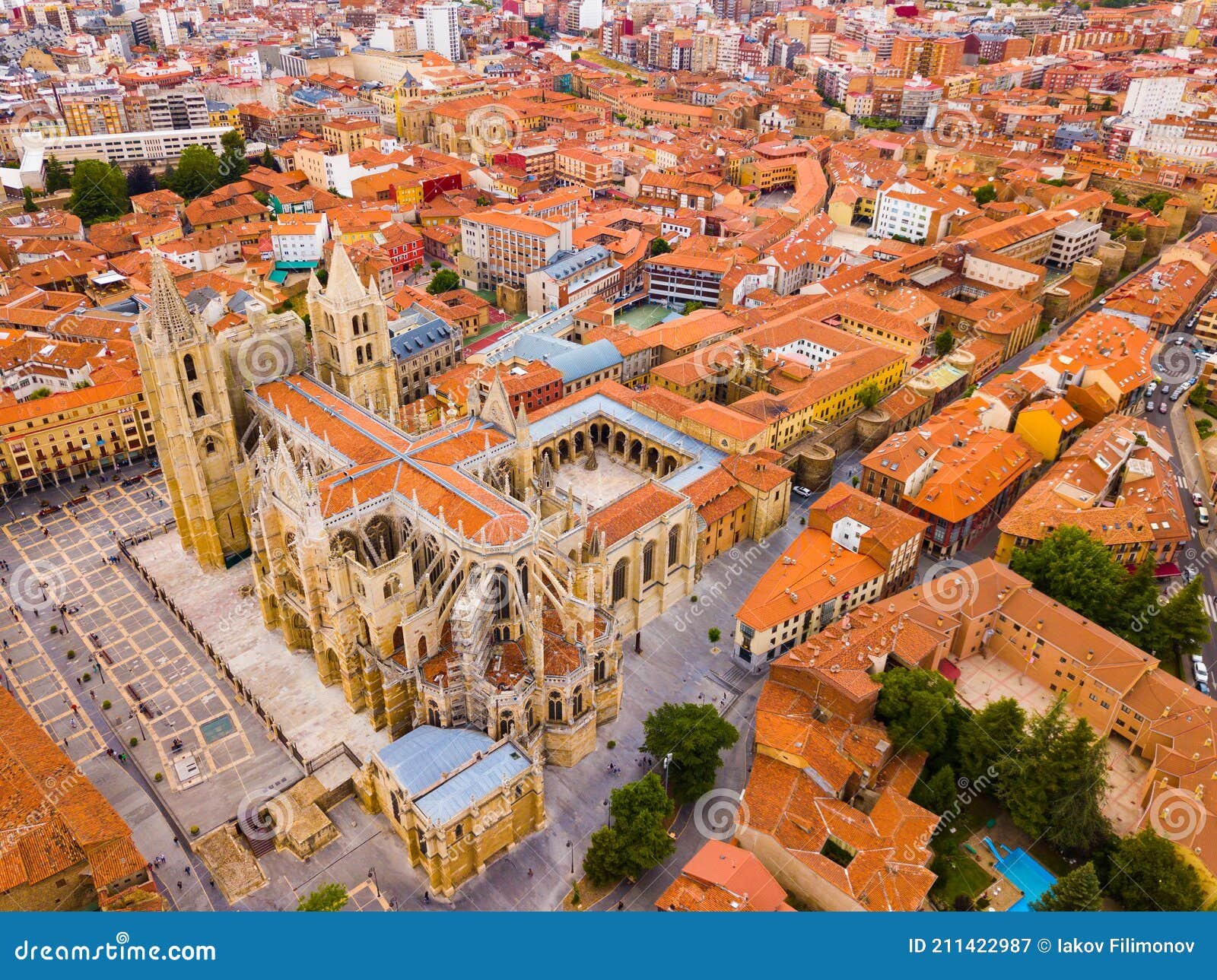 vista de edificios residenciales en leon