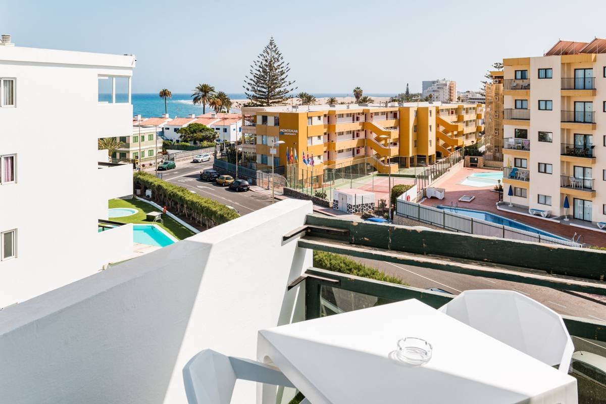 vista de las palmas con habitaciones disponibles