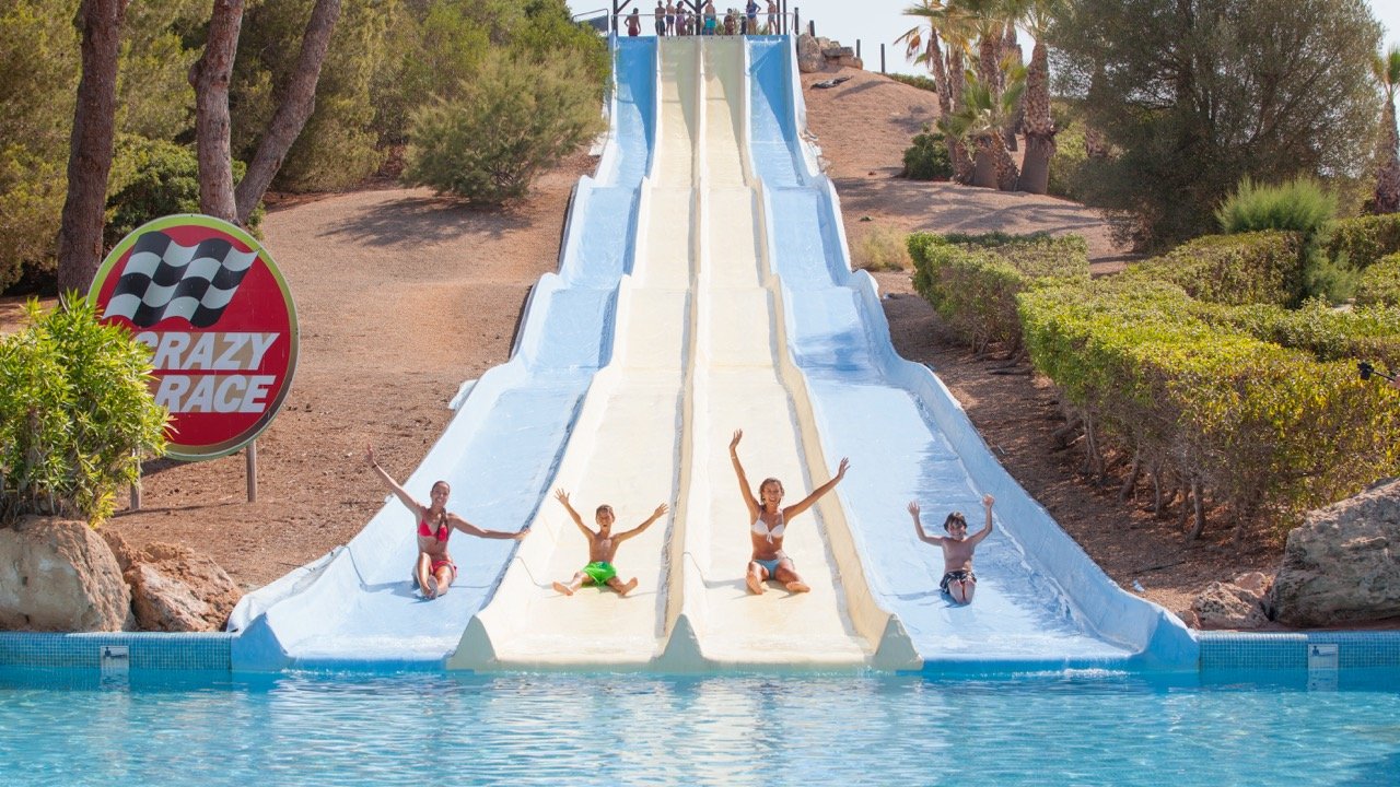 vista de mallorca con actividades recreativas